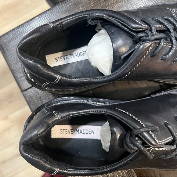 New in box Steve Madden Menlow black loafers with detailed white stitching, 9.5. - Picture 8 of 16